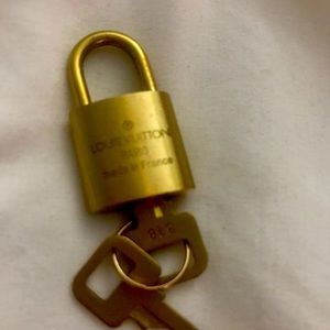 New! Authentic Luis Vuitton Lock and Key! #318